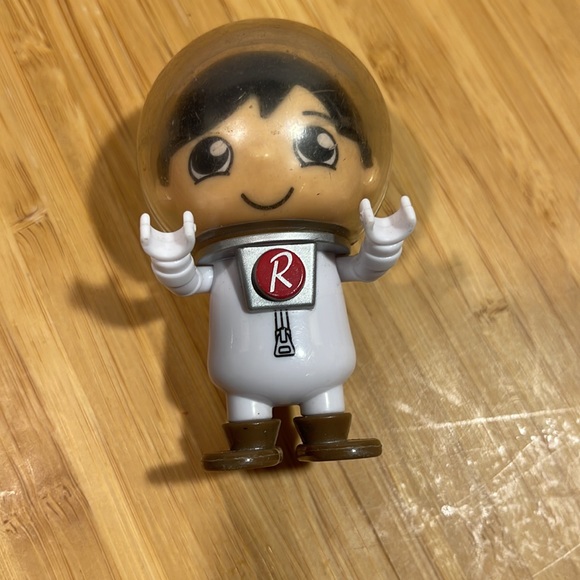 Ryans World Toy Mini Collectible Figure 3 inch Astronaut in White Suit - Picture 2 of 4